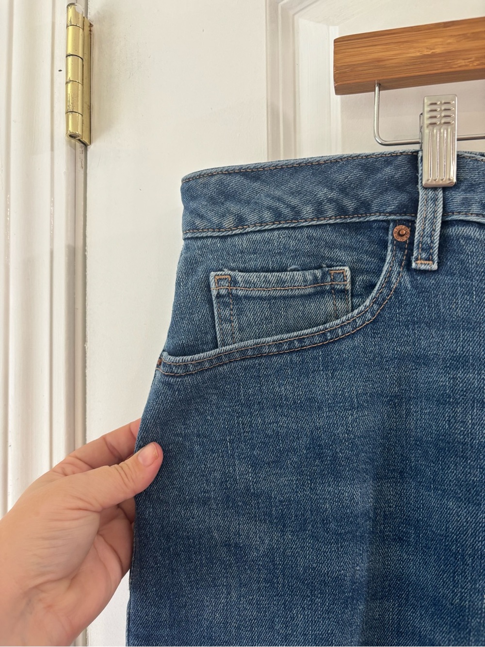 Women’s Old Navy High Rise Curvy O.G. Straight Jeans - Picture 4 of 10
